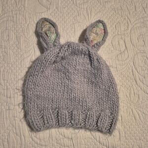 The The Blueberry Hill bunny ear beanie, 2-5 years gray flower fabric in ears